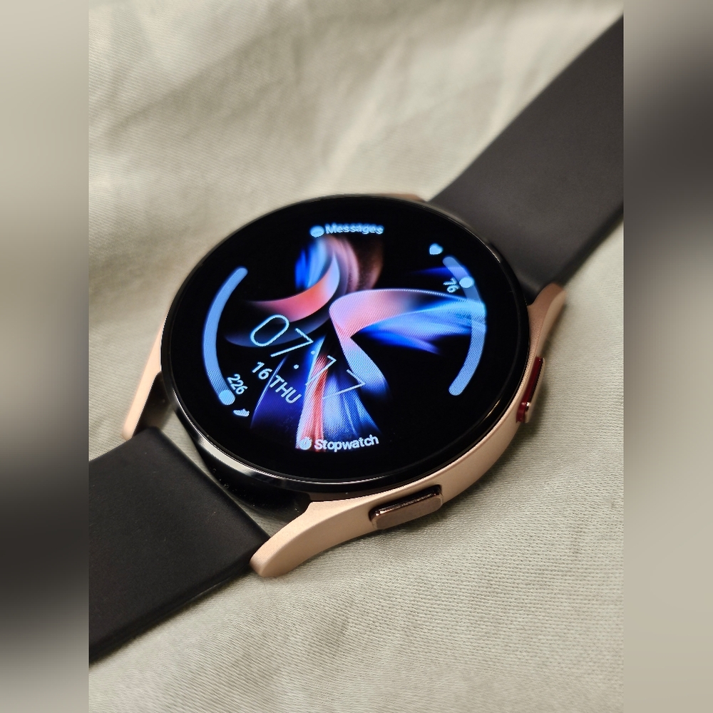 New Samsung Galaxy Watch4 40mm - pink gold
